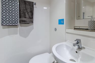 1 bed studio, Raleigh Street, City Centre, Plymouth, PL11ET - Image 4